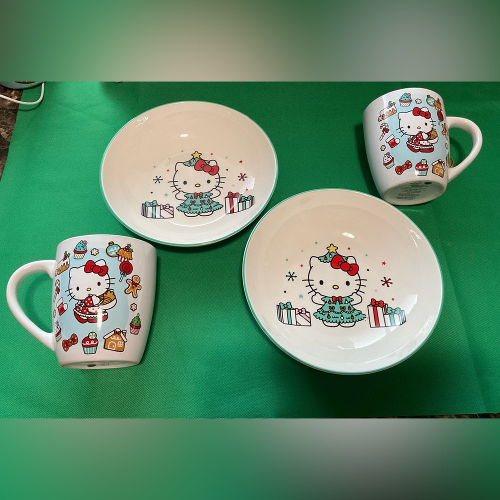Hello Kitty Christmas Set for 2